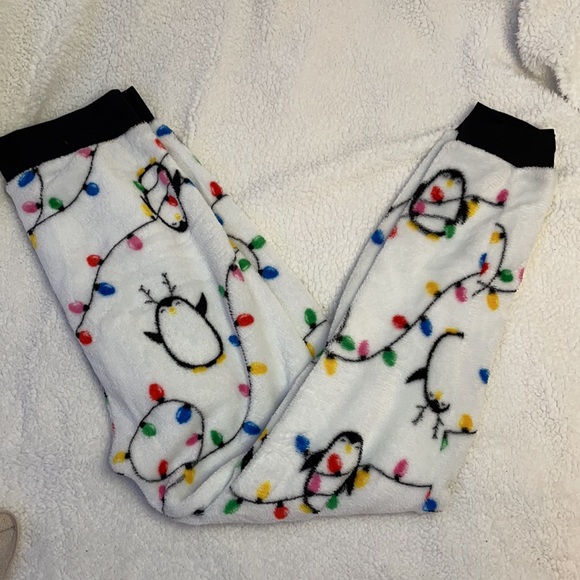 Soft and Fluffy Penguin Pj’s | Medium | Stranger Things vibes - Picture 3 of 8